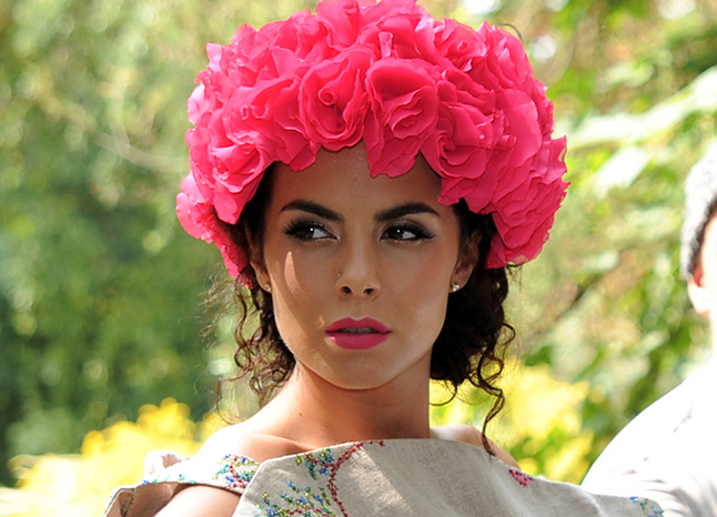 Stilvolle Frisuren mit Kranz