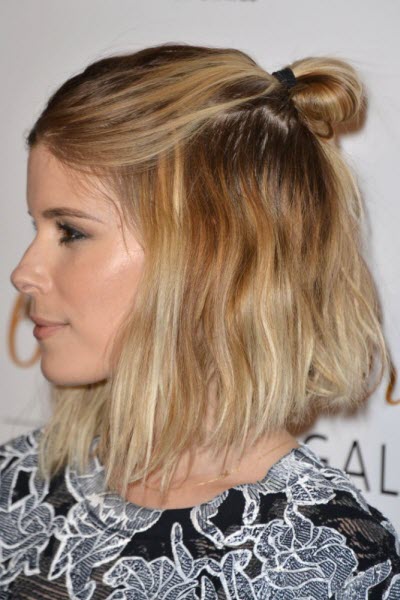 Modische Frisur für jeden Tag - ein Dutt für loses Haar Auf dem Höhepunkt der Popularität ist jetzt ein Dutt für loses Haar oder Hunne.