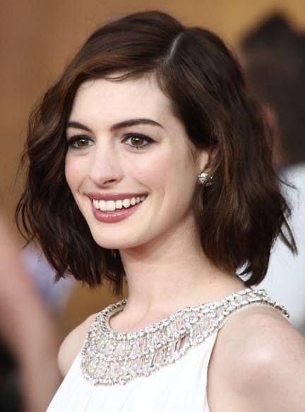 Kare auf lockigem Haar