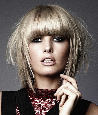 Haarschnitte mit geradem langem Pony