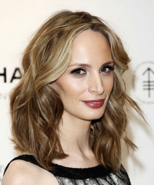 Langer Bob-Haarschnitt bis zu den Schultern