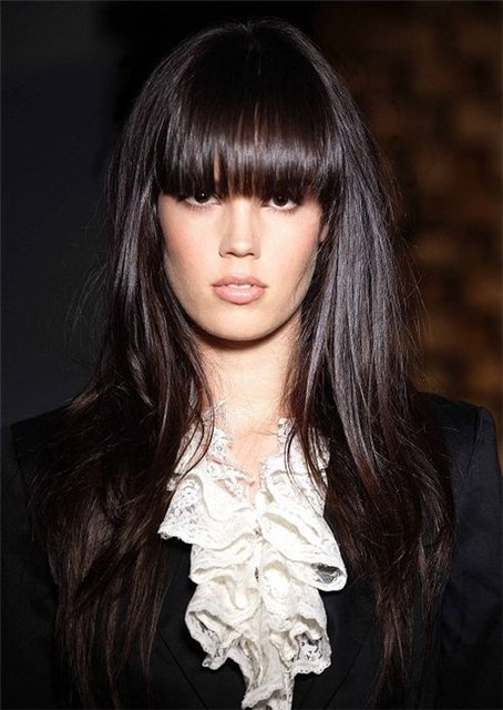 Haarschnitt für langes Haar mit Pony