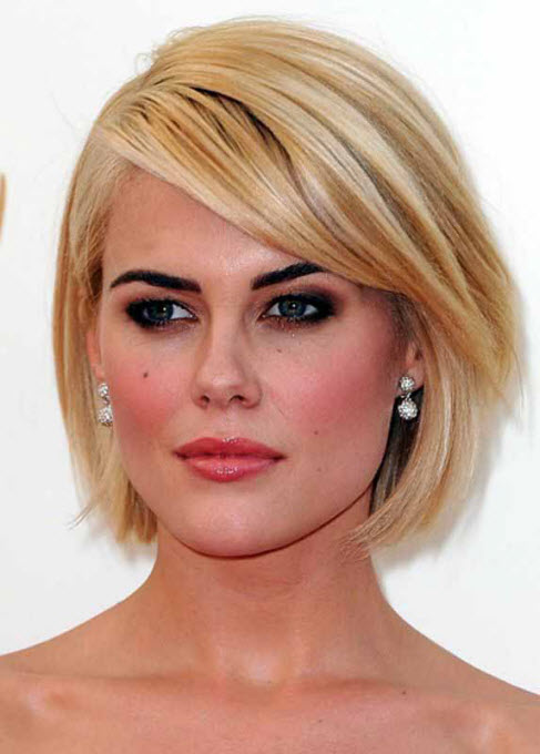 Haarschnitt mit schrägem Pony