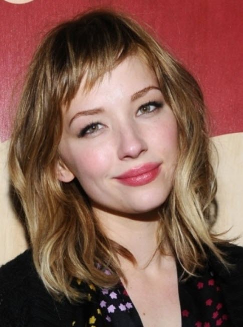 Haarschnitt mit schrägem Pony