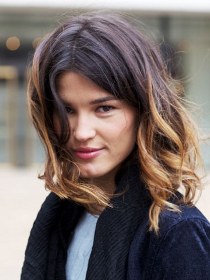 Langer Bob-Haarschnitt bis zu den Schultern