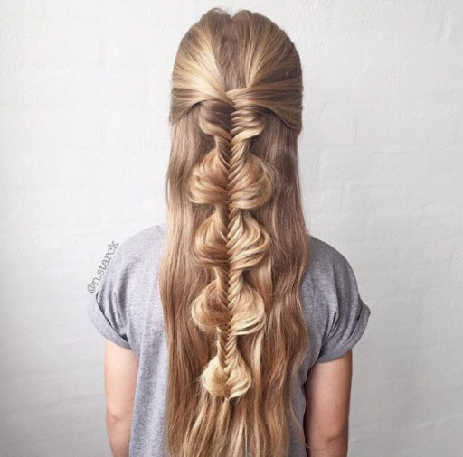 Foto von Frisuren für den 1. September für kleine Mädchen