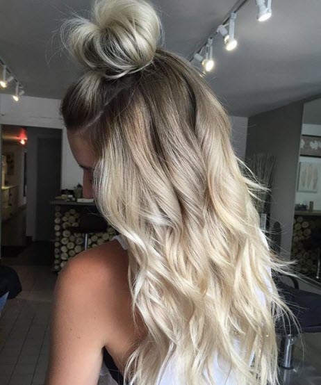 Balayage auf blondem Haar färben