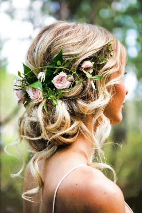 Hochzeitsfrisuren mit Blumen