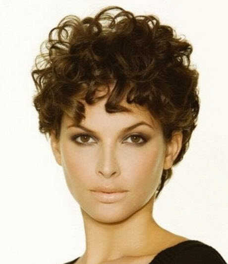 Pixie auf welligem Haar