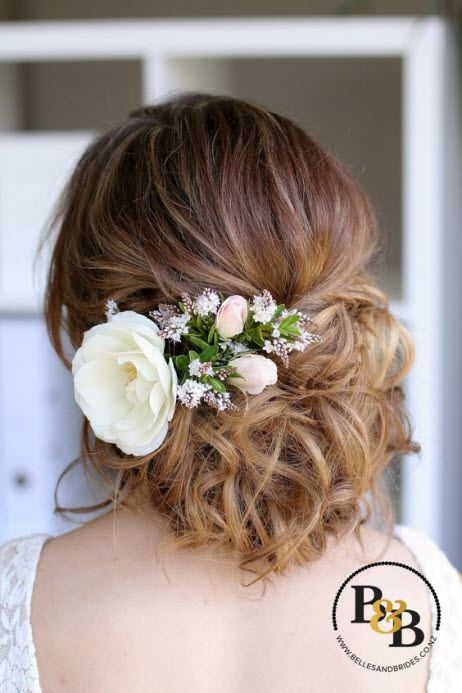 Hochzeitsfrisuren mit Blumen