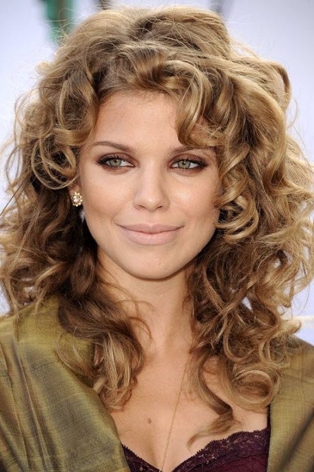 Haarschnittkaskade für lockiges Haar