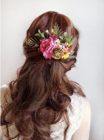 Hochzeitsfrisuren mit Blumen