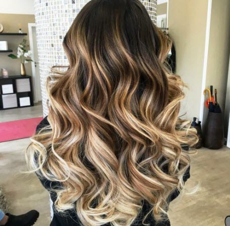 Färben von Balayage für dunkles Haar