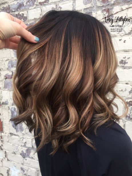 Färben von Balayage für dunkles Haar