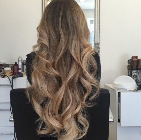 Färben von Balayage für dunkles Haar