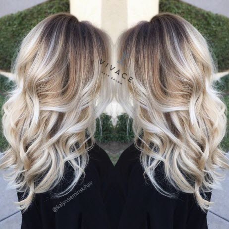Balayage auf blondem Haar färben