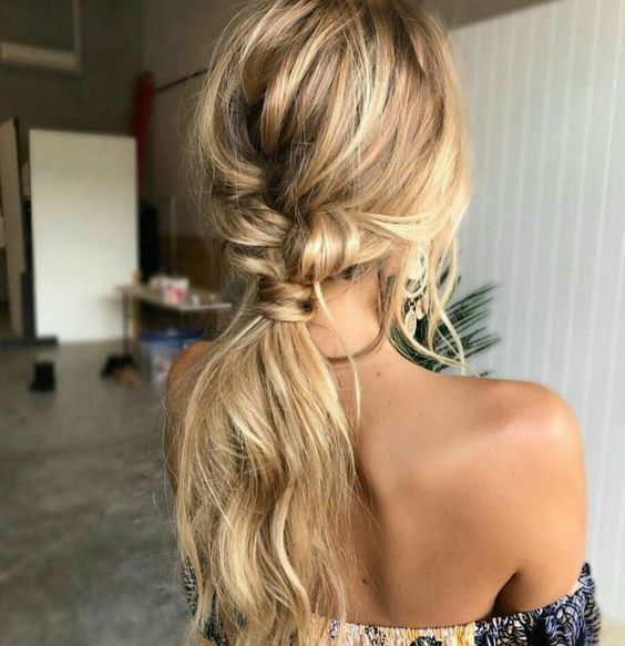 Abendfrisur: schön geraffter Pferdeschwanz