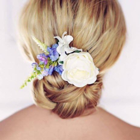 Hochzeitsfrisuren mit Blumen