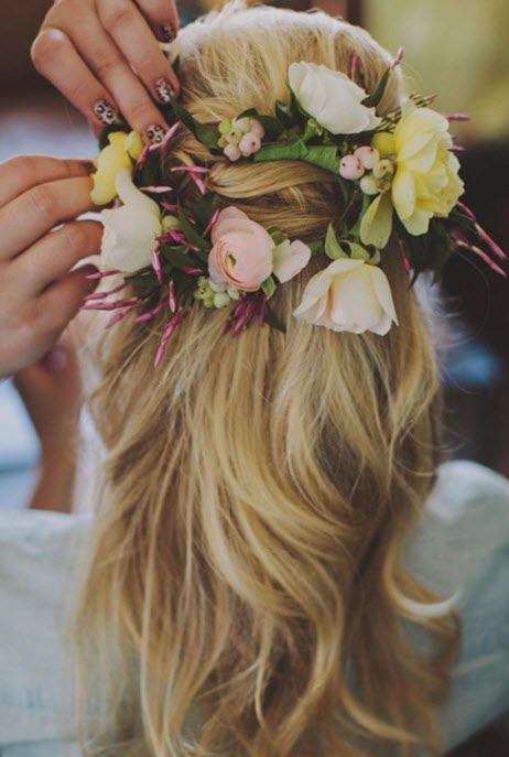 Hochzeitsfrisuren mit Blumen