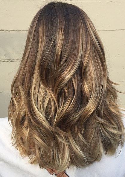 Färben von Balayage für dunkles Haar