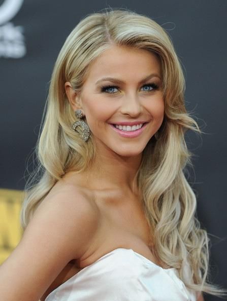 mittellange Wellen mit schrägem Pony