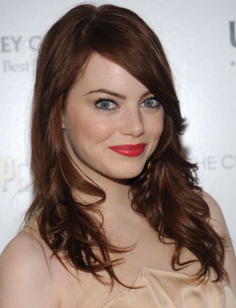 Abendstyling für mittleres Haar und seitlichen Pony