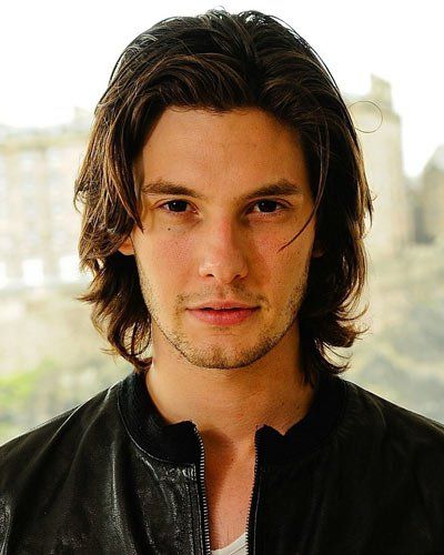 Herrenhaarschnitt für langes Haar