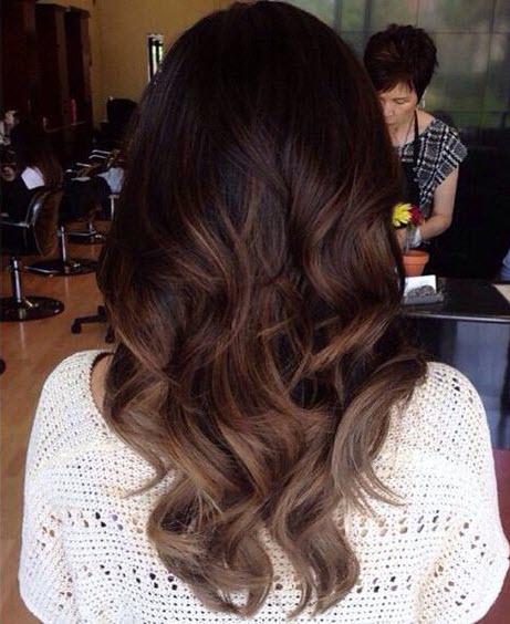 Färben von Brondes auf hellbraunem und dunklem Haar