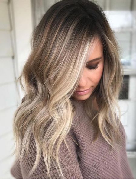 Färben von Brondes auf hellbraunem und dunklem Haar