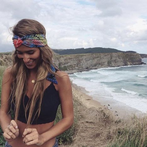 Wie man einen schönen langen Haarschal bindet