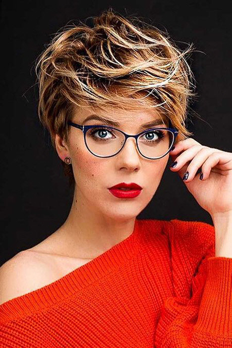 Aktuelle Fotos von Haarschnitten nach 40: Foto