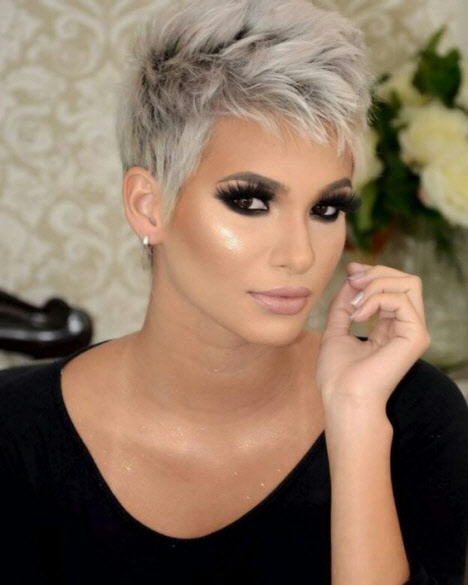 Aktuelle Fotos von Haarschnitten nach 40: Foto