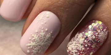 Neujahrsfestliche Maniküre 2024-2025