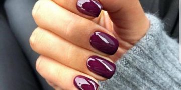 Modische dunkle Maniküre für kurze und lange Nägel: Foto 2024