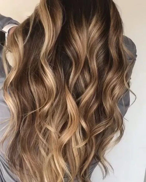 Haarbräunung: trendige Optionen für 2024