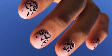 Nackte Maniküre mit Muster: Foto 2024