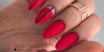 Stilvolle Mondmaniküre mit Geometrie