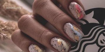 Modische Maniküre mit Folie