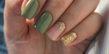 Olivfarbene Maniküre